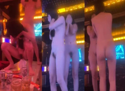 Cô em nhảy múa thoát y vô cùng khiêu dâm nơi quán karaoke